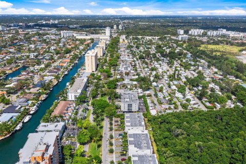 Touwnhouse à vendre à North Miami, Floride: 3 chambres, 225.29 m2 № 1333219 - photo 8