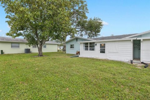 Condo in New Port Richey, Florida, 1 bedroom  № 1436920 - photo 24