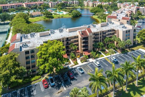 Condo in Delray Beach, Florida, 2 bedrooms  № 619352 - photo 15