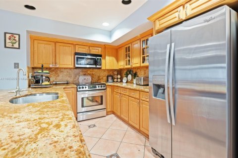 Townhouse in Miami Lakes, Florida 4 bedrooms, 203.46 sq.m. № 1421506 - photo 13