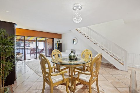 Townhouse in Miami Lakes, Florida 4 bedrooms, 203.46 sq.m. № 1421506 - photo 8