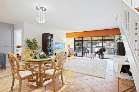 Townhouse in Miami Lakes, Florida 4 bedrooms, 203.46 sq.m. № 1421506 - photo 7