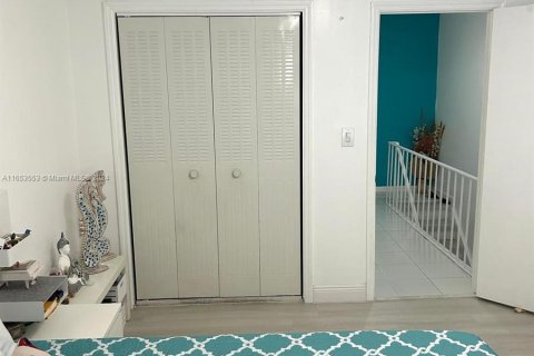 Condo in Hialeah, Florida, 1 bedroom  № 1348030 - photo 23