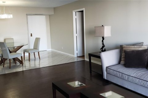 Copropriété à vendre à Hollywood, Floride: 2 chambres, 111.67 m2 № 1355215 - photo 25