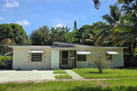 Casa en venta en North Miami, Florida, 3 dormitorios, 116.78 m2 № 1386081 - foto 1