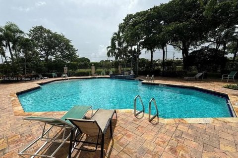 Condo in West Palm Beach, Florida, 1 bedroom  № 1398353 - photo 4