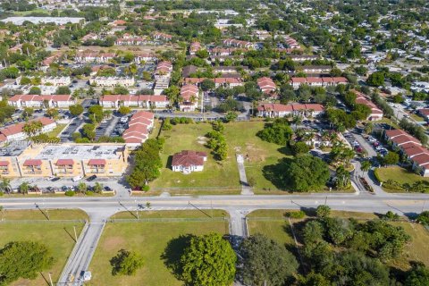 Купить коммерческую недвижимость в Пемброк-Парк, Флорида № 938403 - фото 3