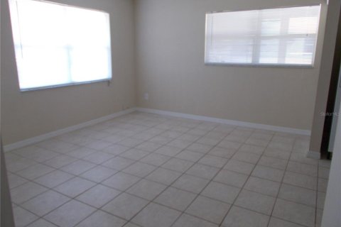 Villa ou maison à louer à Pinellas Park, Floride: 3 chambres, 71.35 m2 № 1351507 - photo 3