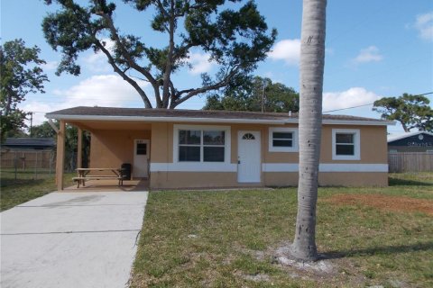 House in Pinellas Park, Florida 3 bedrooms, 71.35 sq.m. № 1351507 - photo 1