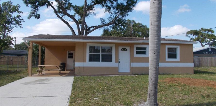 House in Pinellas Park, Florida 3 bedrooms, 71.35 sq.m. № 1351507