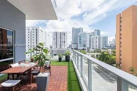 Condominio en venta en Miami, Florida, 3 dormitorios, 152.17 m2 № 1294876 - foto 1