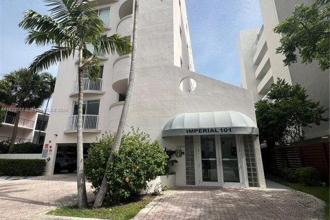 Copropriété à vendre à Bay Harbor Islands, Floride: 2 chambres, 132.48 m2 № 1294836 - photo 2