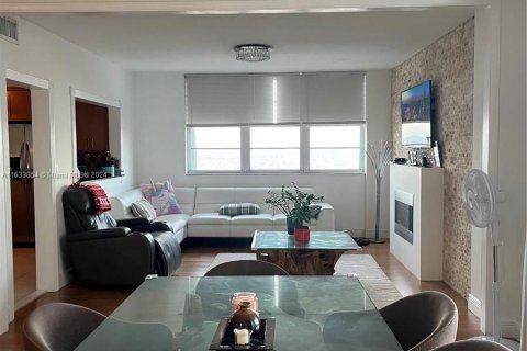 Copropriété à vendre à Miami Beach, Floride: 2 chambres, 177.35 m2 № 1294846 - photo 12