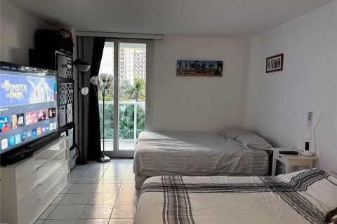 Condominio en venta en Sunny Isles Beach, Florida, 1 dormitorio, 92.07 m2 № 134497 - foto 20