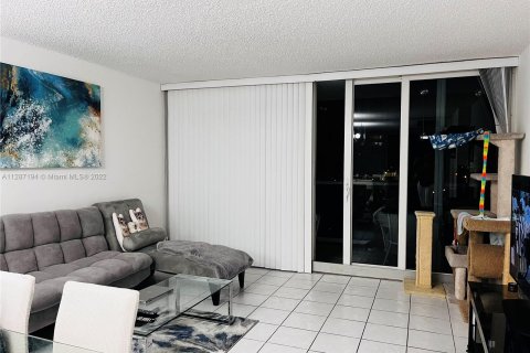 Купить кондоминиум в Санни-Айлс-Бич, Флорида 1 спальня, 92.07м2, № 134497 - фото 19