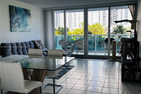 Condominio en venta en Sunny Isles Beach, Florida, 1 dormitorio, 92.07 m2 № 134497 - foto 15