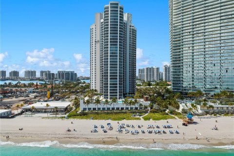 Condominio en venta en Sunny Isles Beach, Florida, 4 dormitorios, 366.5 m2 № 1153380 - foto 12