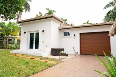 House in Hollywood, Florida 3 bedrooms, 128.02 sq.m. № 1153421 - photo 3