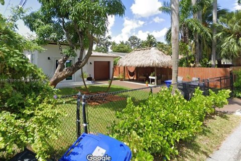 House in Hollywood, Florida 3 bedrooms, 128.02 sq.m. № 1153421 - photo 15
