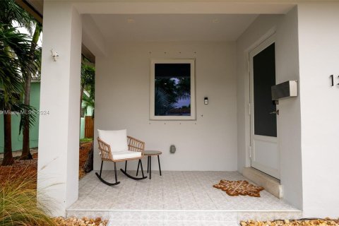 Villa ou maison à vendre à Hollywood, Floride: 3 chambres, 128.02 m2 № 1153421 - photo 2