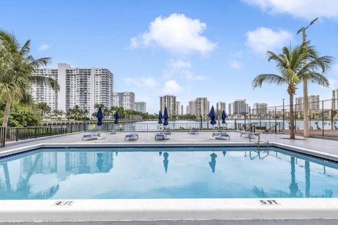 Condominio en venta en Aventura, Florida, 52.3 m2 № 1304913 - foto 4