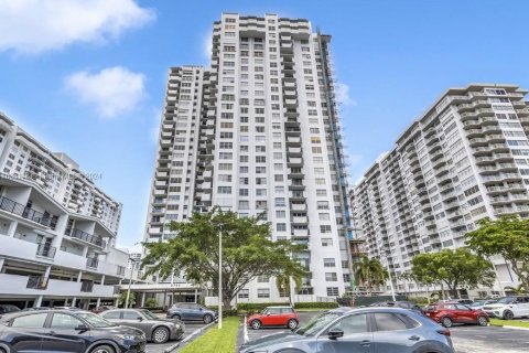 Studio in the Condo in Aventura, Florida  № 1304913 - photo 3