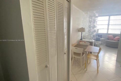 Condominio en venta en Aventura, Florida, 52.3 m2 № 1304913 - foto 10