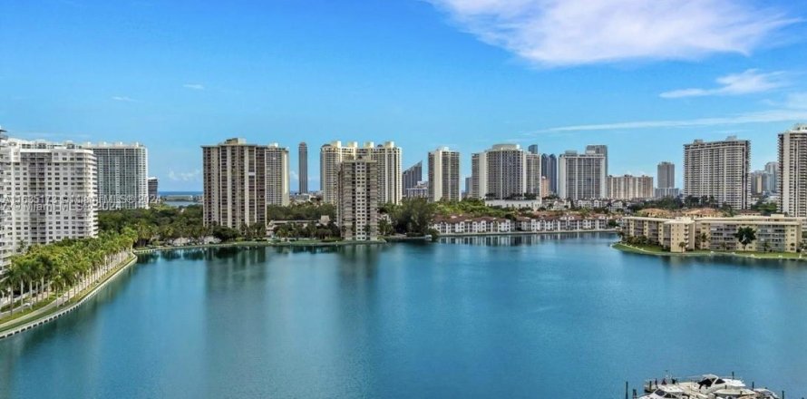 Estudio en el Condominio en Aventura, Florida  № 1304913