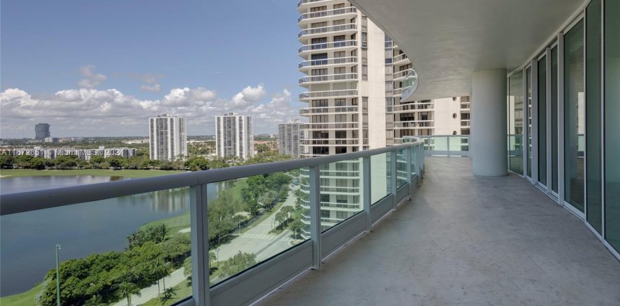 Condo à Aventura, Floride, 2 chambres  № 1404301