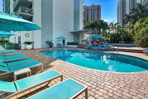 Condo in Fort Lauderdale, Florida, 2 bedrooms  № 1168696 - photo 24