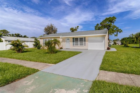 Villa ou maison à vendre à North Port, Floride: 2 chambres, 84.73 m2 № 1278363 - photo 1