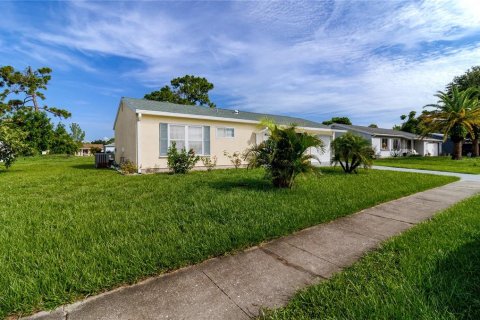 Villa ou maison à vendre à North Port, Floride: 2 chambres, 84.73 m2 № 1278363 - photo 3