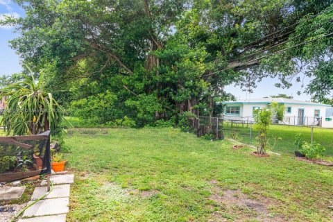 House in Miami Gardens, Florida 3 bedrooms, 120.77 sq.m. № 1305724 - photo 9