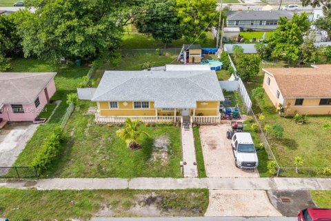 Casa en venta en Miami Gardens, Florida, 3 dormitorios, 120.77 m2 № 1305724 - foto 3