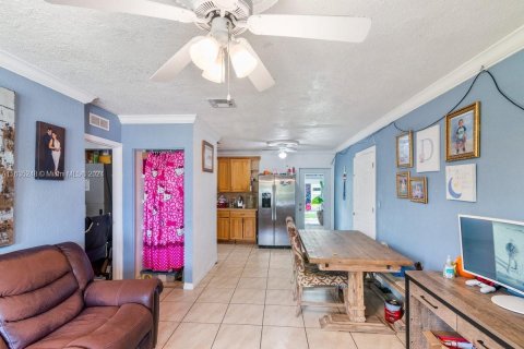 Casa en venta en Miami Gardens, Florida, 3 dormitorios, 120.77 m2 № 1305724 - foto 14