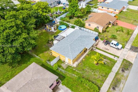 House in Miami Gardens, Florida 3 bedrooms, 120.77 sq.m. № 1305724 - photo 4