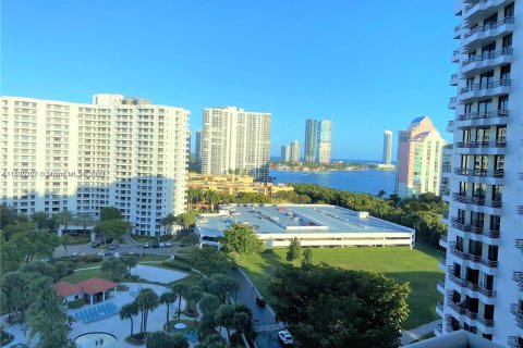 Condominio en alquiler en Aventura, Florida, 3 dormitorios, 118.08 m2 № 1305723 - foto 15