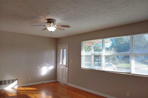 House in Jacksonville, Florida 3 bedrooms, 128.76 sq.m. № 818131 - photo 2