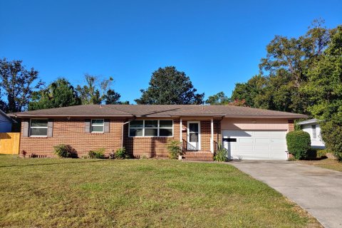 Villa ou maison à louer à Jacksonville, Floride: 3 chambres, 128.76 m2 № 818131 - photo 1