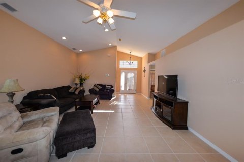 House in Port Charlotte, Florida 3 bedrooms, 132.11 sq.m. № 1381271 - photo 4