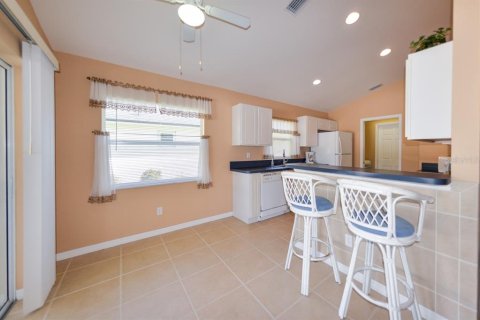 House in Port Charlotte, Florida 3 bedrooms, 132.11 sq.m. № 1381271 - photo 8