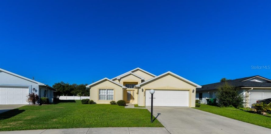 House in Port Charlotte, Florida 3 bedrooms, 132.11 sq.m. № 1381271