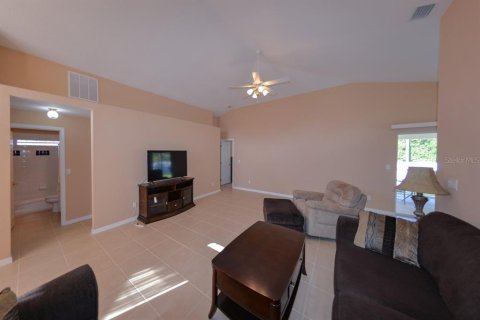 House in Port Charlotte, Florida 3 bedrooms, 132.11 sq.m. № 1381271 - photo 5