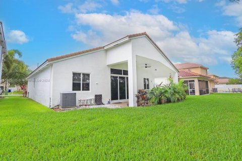 Villa ou maison à vendre à Pembroke Pines, Floride: 3 chambres, 171.87 m2 № 1231210 - photo 3