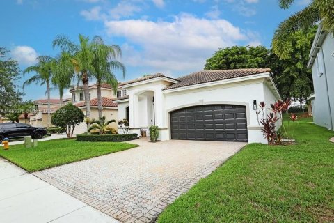 Villa ou maison à vendre à Pembroke Pines, Floride: 3 chambres, 171.87 m2 № 1231210 - photo 1