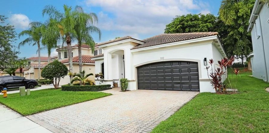 Villa ou maison à Pembroke Pines, Floride 3 chambres, 171.87 m2 № 1231210