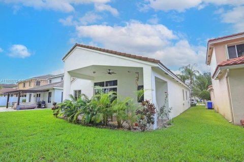 Villa ou maison à vendre à Pembroke Pines, Floride: 3 chambres, 171.87 m2 № 1231210 - photo 4