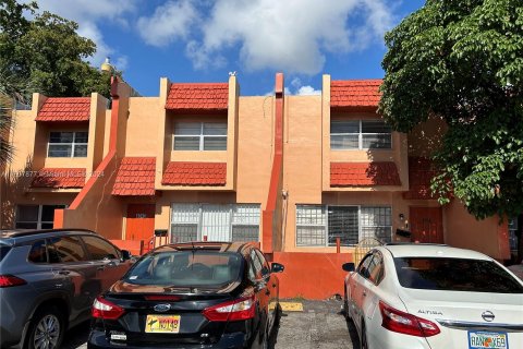 Adosado en venta en Lauderhill, Florida, 2 dormitorios, 101.82 m2 № 1231209 - foto 6