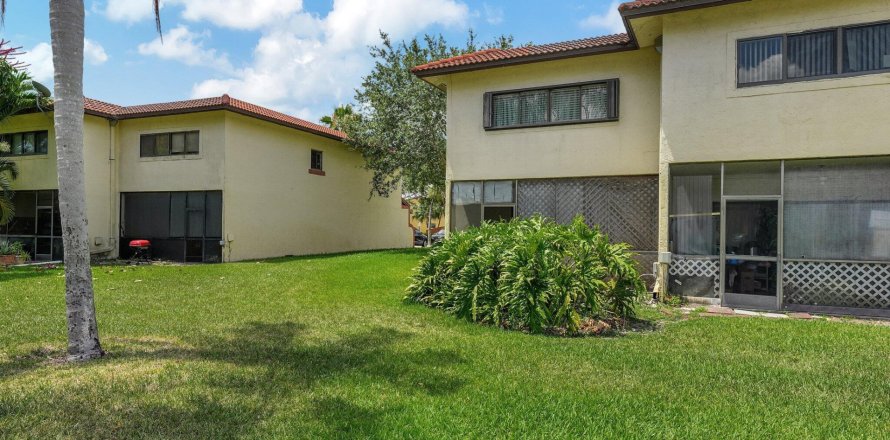 Townhouse in Sunrise, Florida 3 bedrooms, 140.47 sq.m. № 1217668