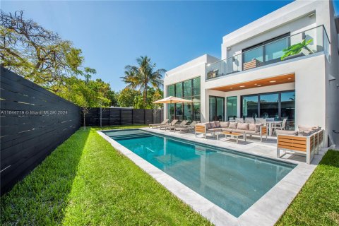 Villa ou maison à vendre à Miami, Floride: 6 chambres, 243.96 m2 № 1327758 - photo 25